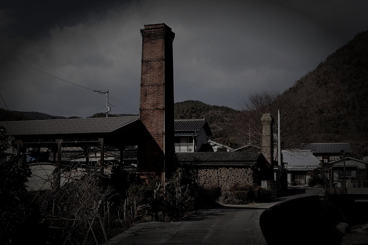 備前市の廃窯跡の霊のイメージ（モザイク処理済み）