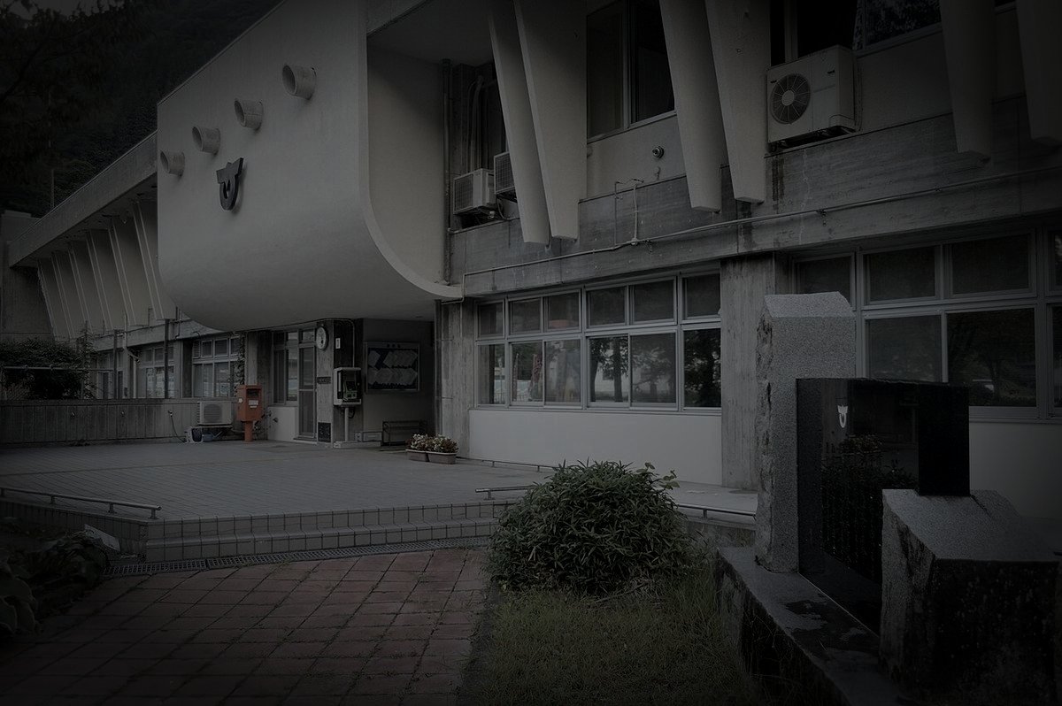 小谷村廃農村の山霊のイメージ（モザイク処理済み）