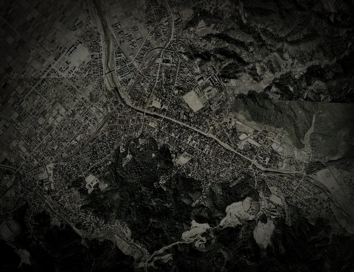 加茂市廃繊維工場の女工霊のイメージ（モザイク処理済み）