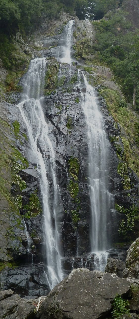 千尋の滝のイメージ（モザイク処理済み）