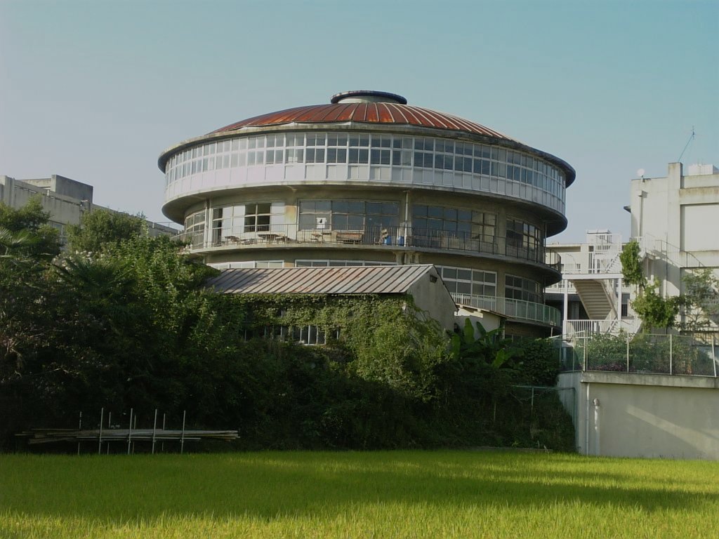 円形校舎のイメージ（モザイク処理済み）