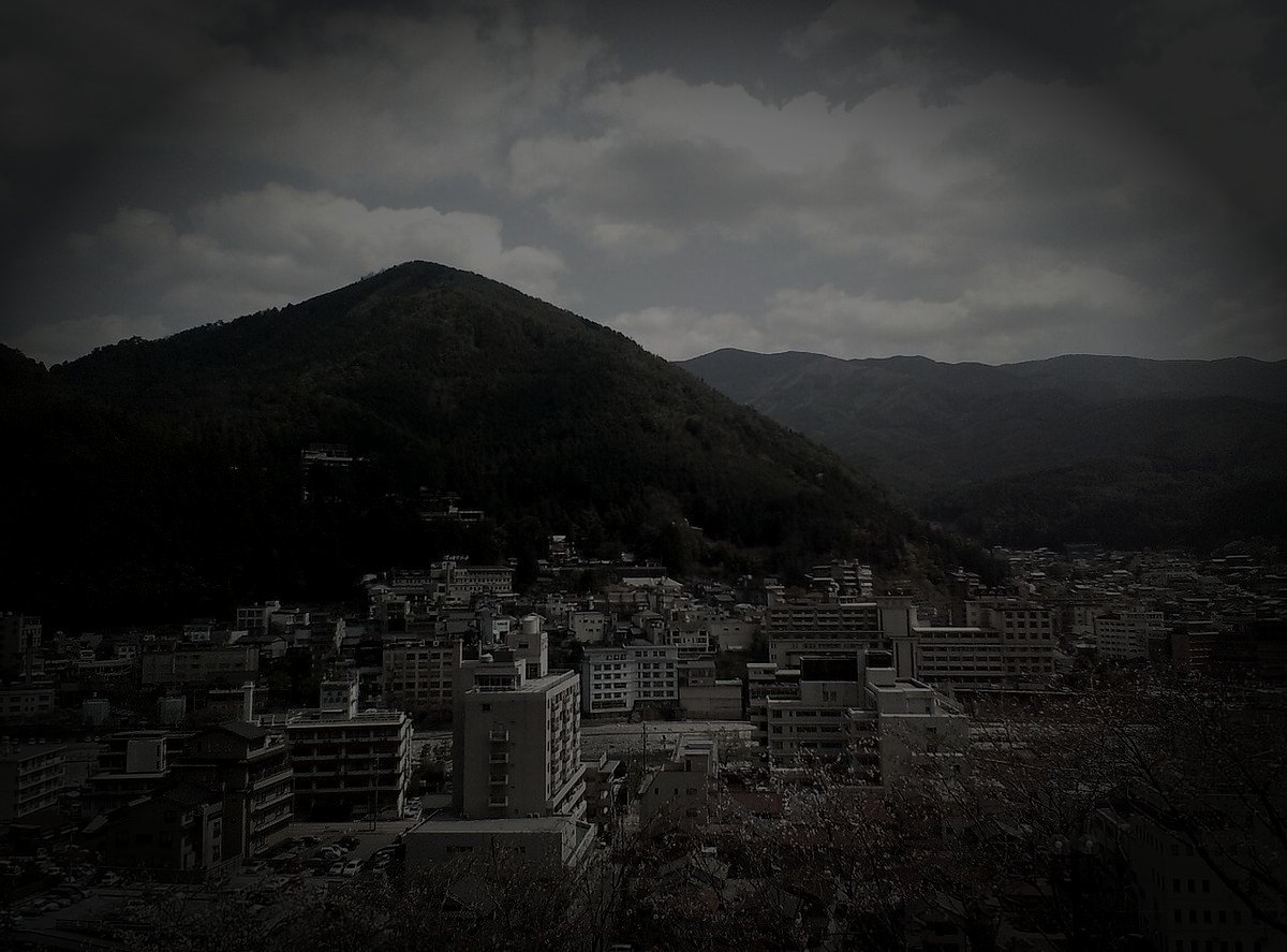 下呂温泉廃旅館のイメージ（モザイク処理済み）