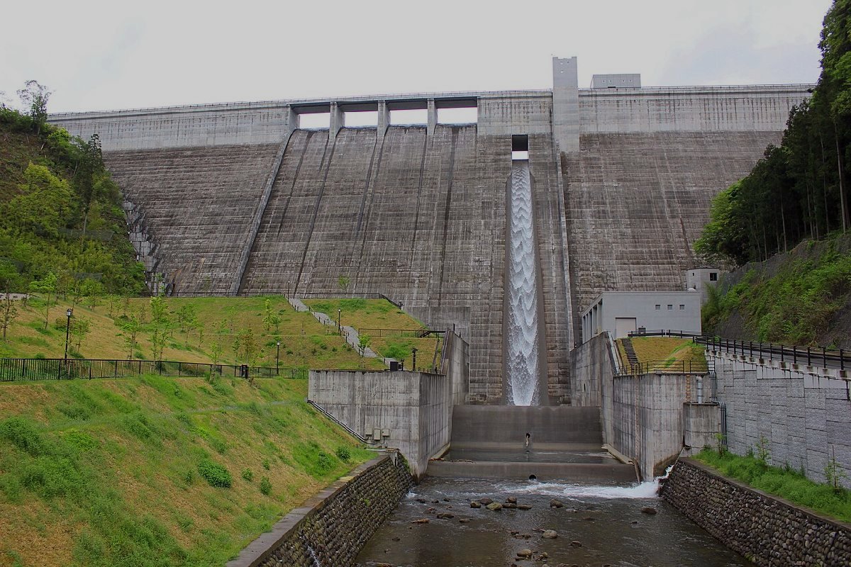 大山ダムのイメージ（モザイク処理済み）