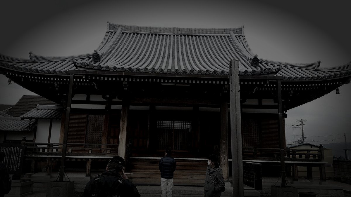 精華町廃農村跡の怪異のイメージ（モザイク処理済み）