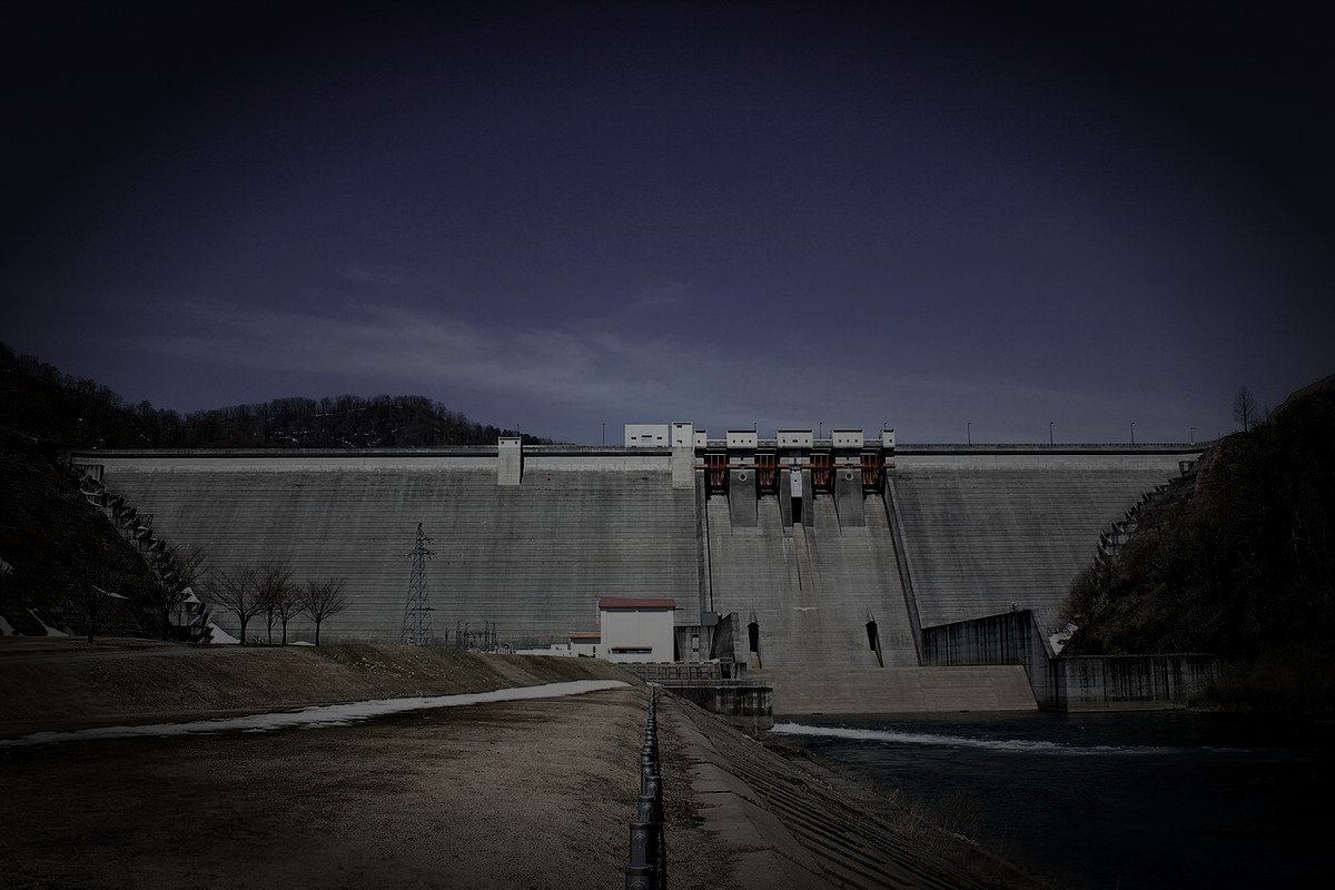玉川ダム廃屋のイメージ（モザイク処理済み）