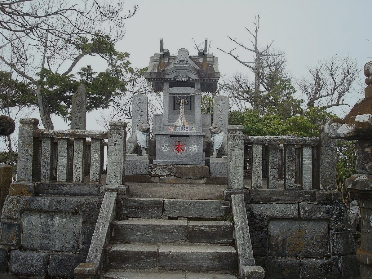 三峯神社奥宮のイメージ（モザイク処理済み）