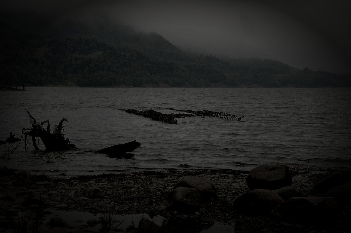 上士幌のタウシュベツの霊のイメージ（モザイク処理済み）