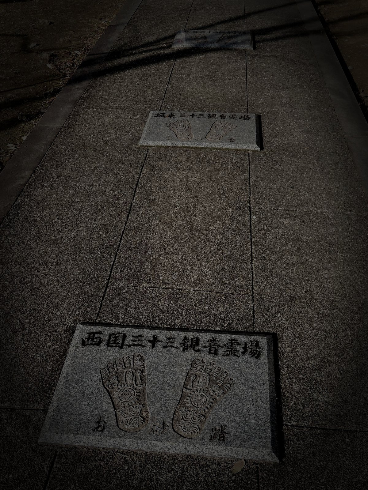 霊場の廃寺のイメージ（モザイク処理済み）