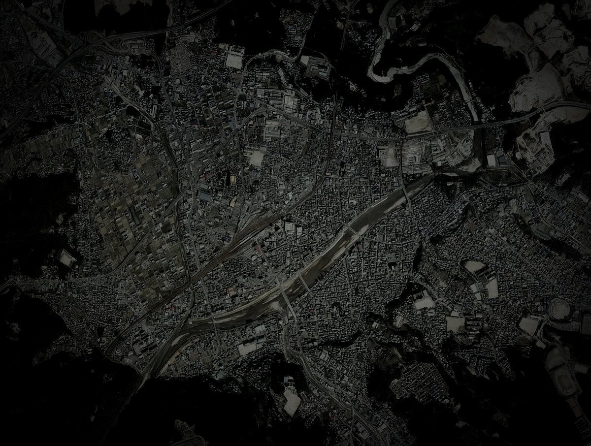 多治見市廃陶磁器工場の職人霊のイメージ（モザイク処理済み）