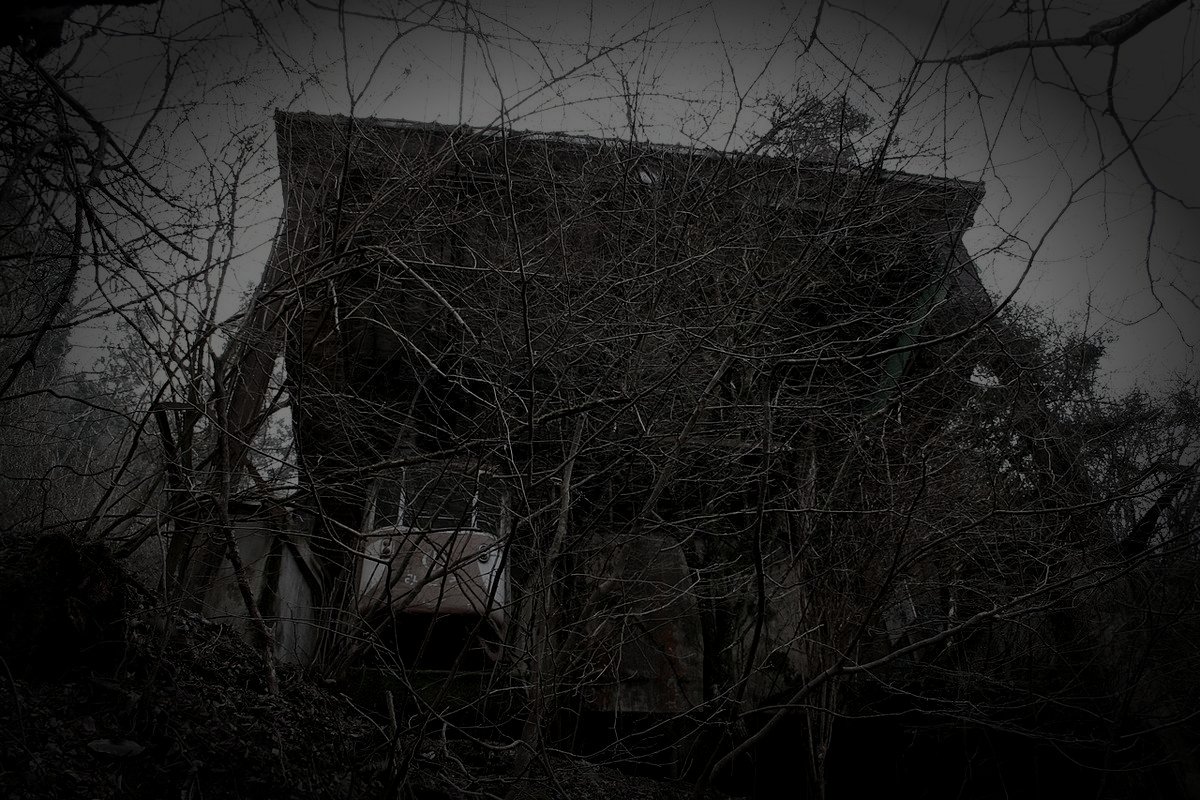 奥多摩湖ロープウェイ廃墟のイメージ（モザイク処理済み）