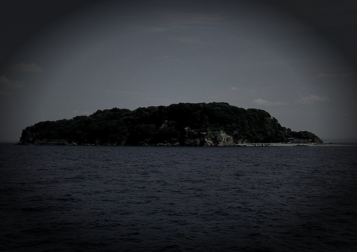 横須賀・猿島廃砲台跡のイメージ（モザイク処理済み）