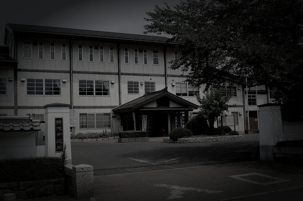 結城市廃繊維工場の女工霊のイメージ（モザイク処理済み）