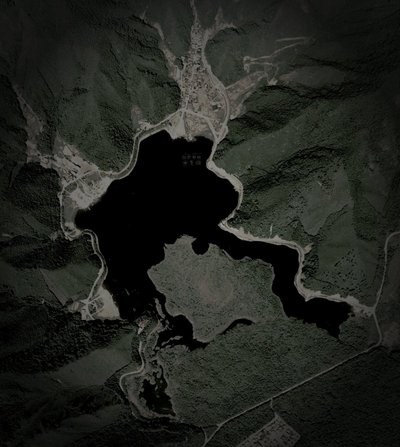 精進湖（人面魚の池）