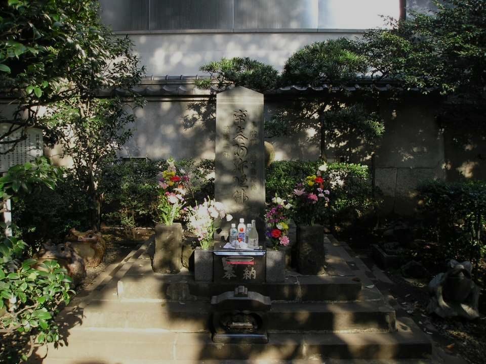 平将門首塚のイメージ（モザイク処理済み）