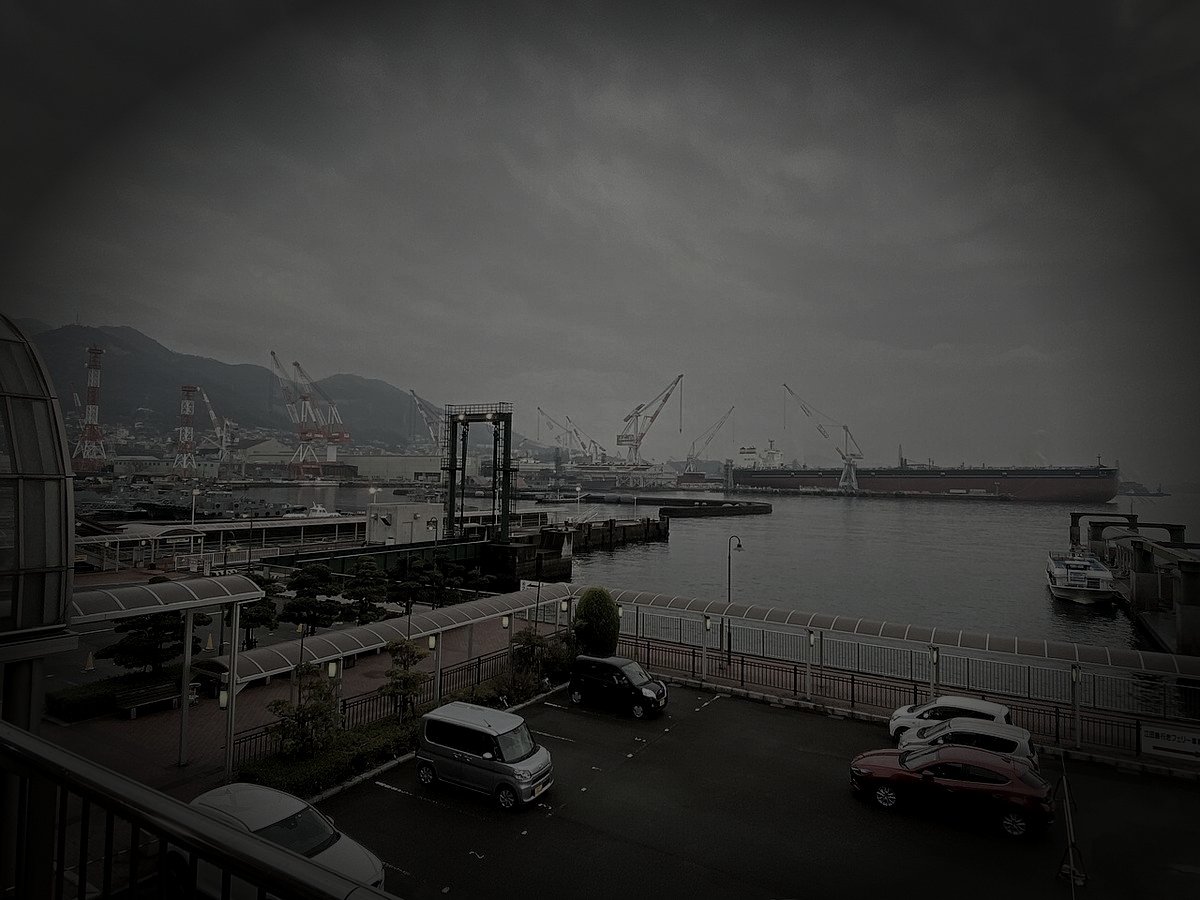 呉市旧海軍工廠廃墟跡のイメージ（モザイク処理済み）