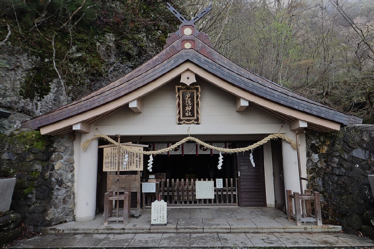 戸隠神社奥社のイメージ(モザイク処理済み)