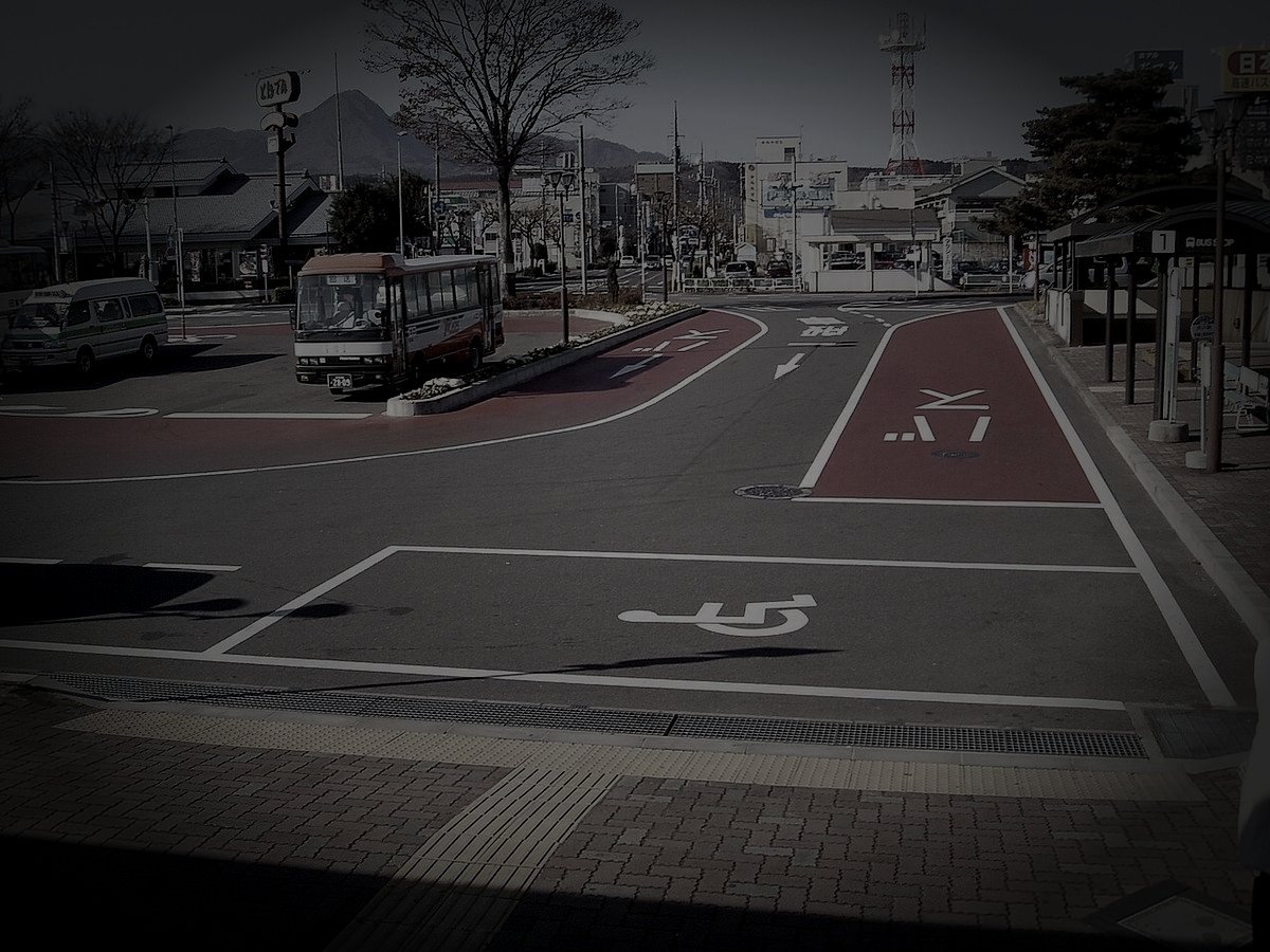 渋川市伊香保温泉の廃旅館のイメージ（モザイク処理済み）