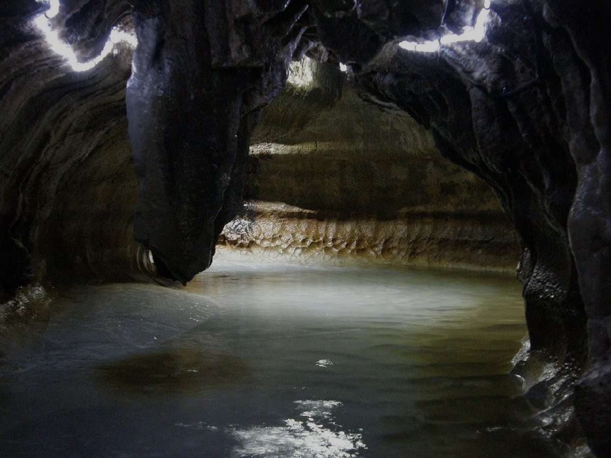 千仏鍾乳洞のイメージ（モザイク処理済み）