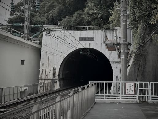神戸岩・神戸隧道のイメージ（モザイク処理済み）