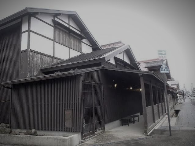 黒石市旧中町廃旅籠の幽霊のイメージ（モザイク処理済み）