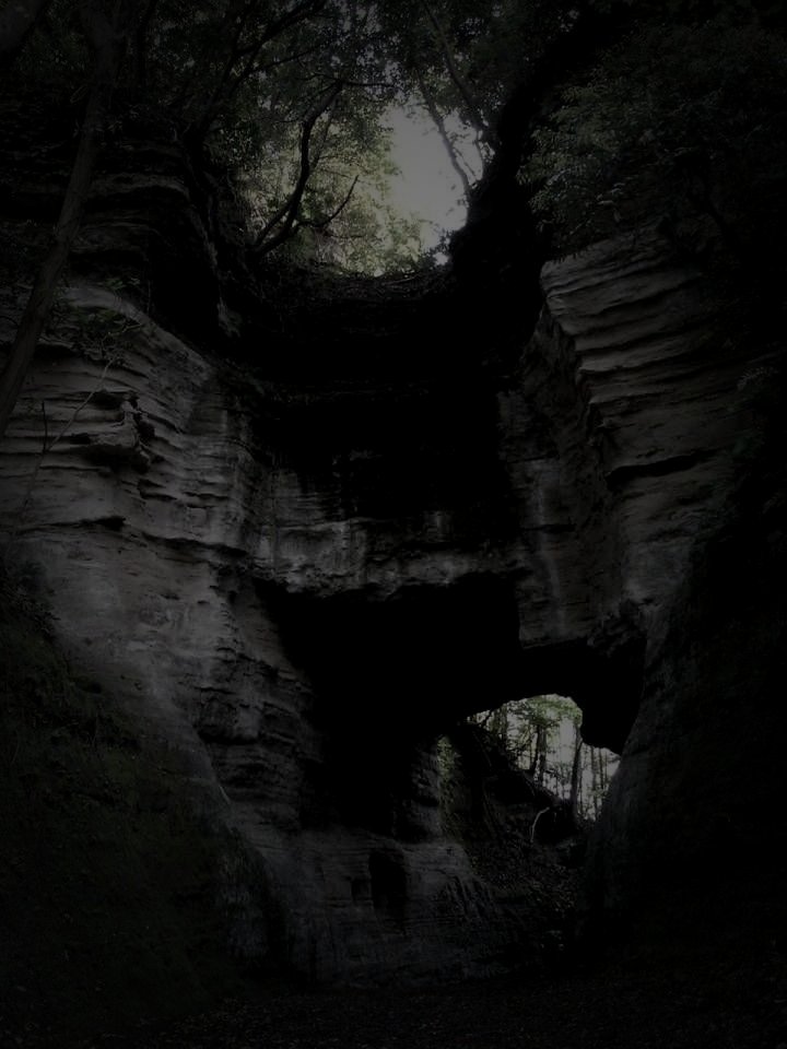 釈迦堂切通しのイメージ（モザイク処理済み）