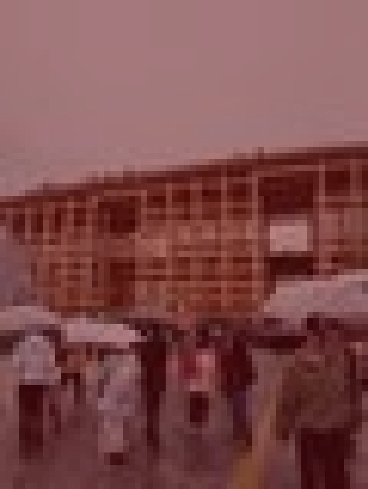 吹田市旧万博会場跡の霊のイメージ（モザイク処理済み）