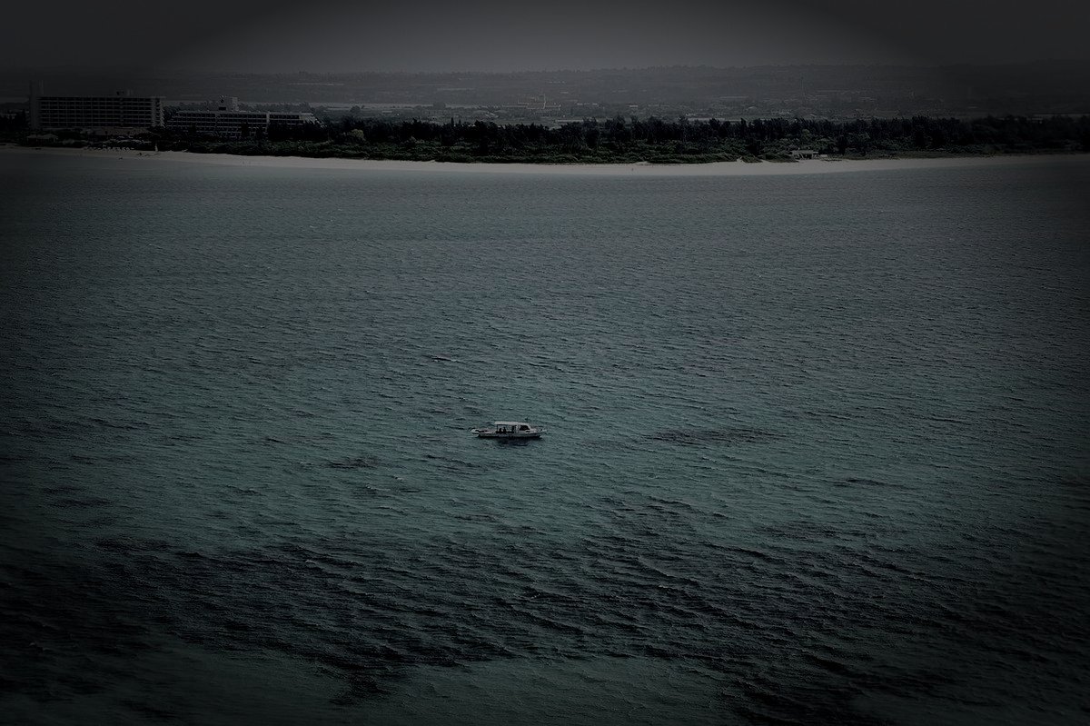 宮古島・廃ホテル(下地島)のイメージ(モザイク処理済み)