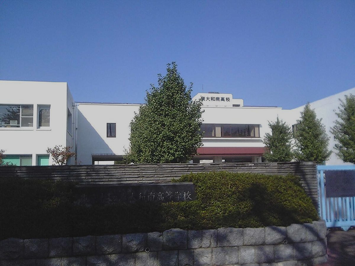 東京都立東大和南高校のイメージ（モザイク処理済み）