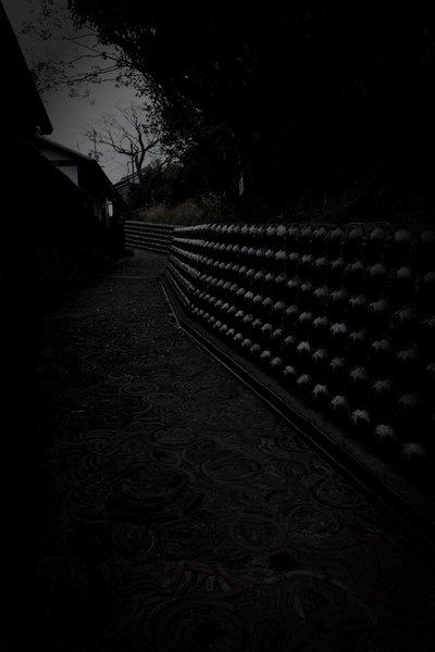 常滑市廃陶磁器工場の職人霊