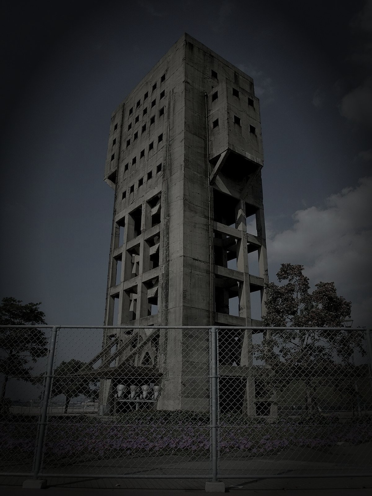 志免鉱業所竪坑櫓のイメージ(モザイク処理済み)