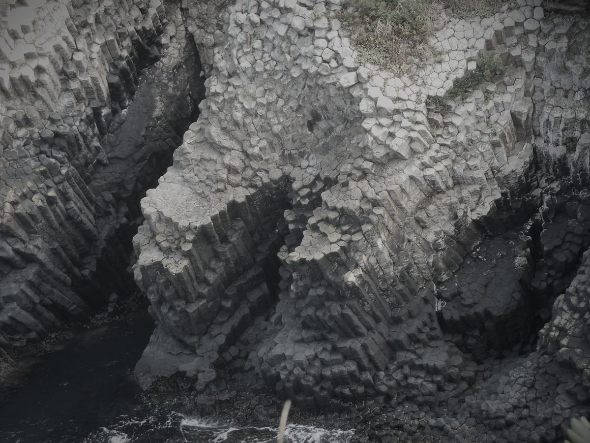 屋形石の七ツ釜のイメージ(モザイク処理済み)