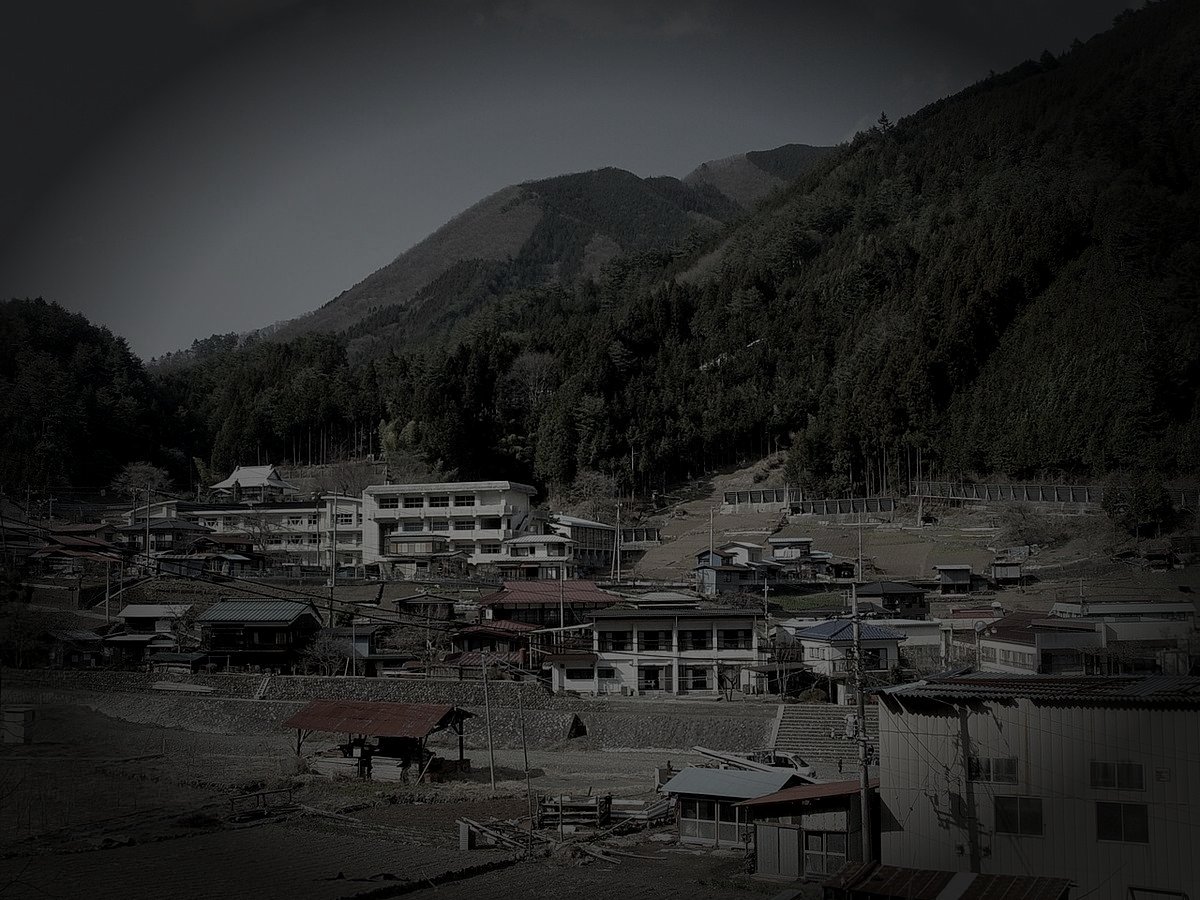 小菅村廃農村の山霊のイメージ（モザイク処理済み）