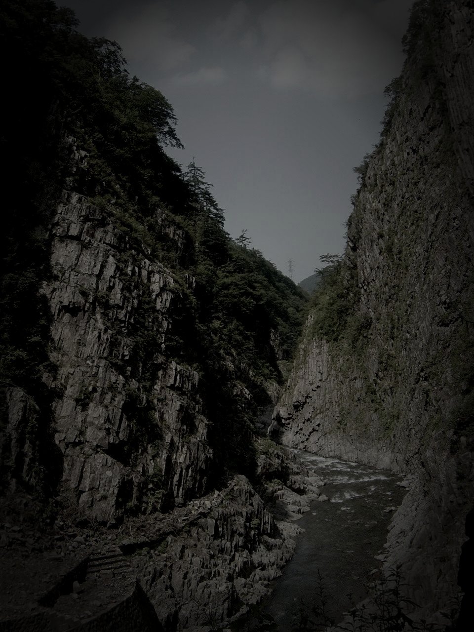 清津峡の心霊谷のイメージ(モザイク処理済み)