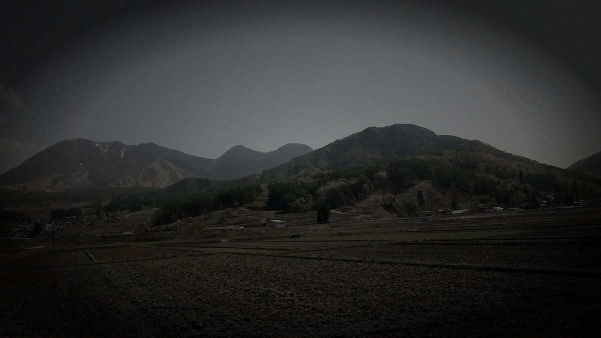 木島平村廃農村の霊火のイメージ（モザイク処理済み）