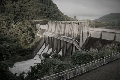 津久井湖(城山ダム) (神奈川県相模原市緑区の水辺)