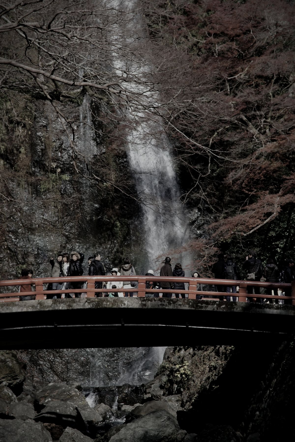 箕面の滝(箕面大滝)のイメージ 2 / 4（モザイク処理済み）