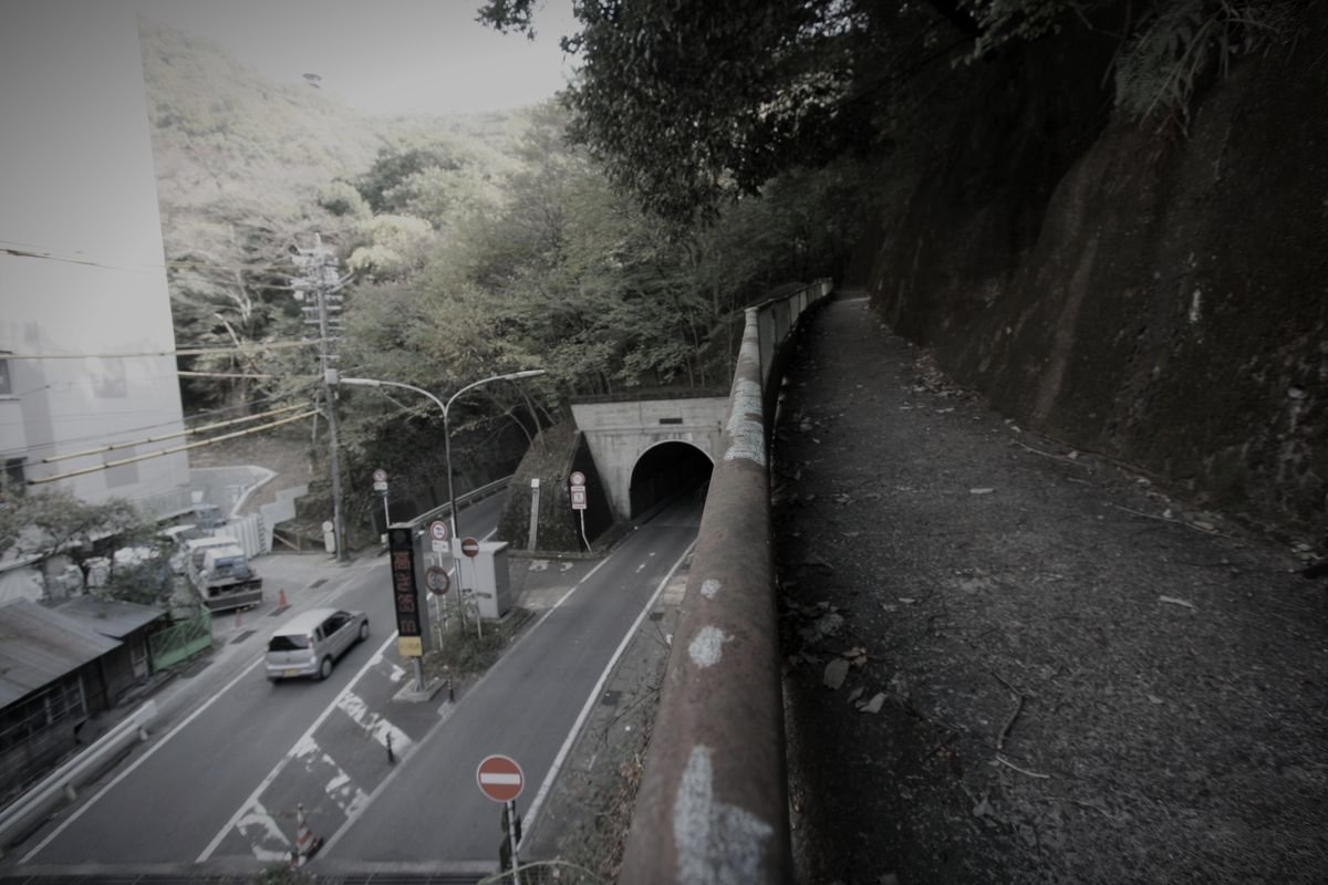 鶯谷トンネルのイメージ（モザイク処理済み）